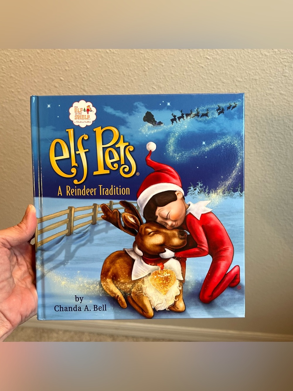 Elf Pets: A Reindeer Tradition - Blue & Red Holiday Storybook